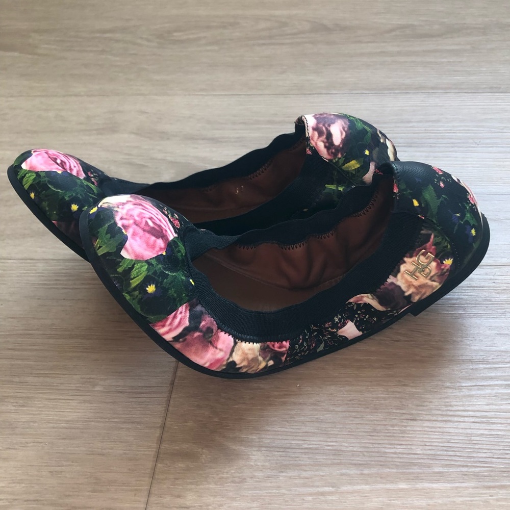 NEW WITHOUT TAGS Givenchy Ballet Flats Floral